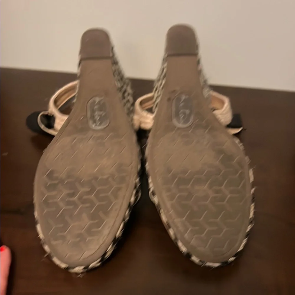 Stylish Black and Tan Wedge Sandals - Picture 5 of 5